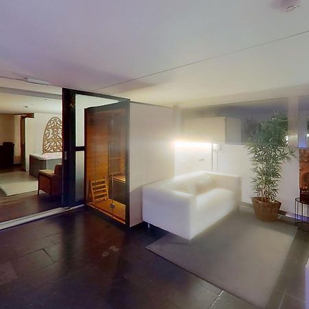 Nice And Cosy Place With Jacuzzi And Sauna To Relax In The Centre Of Amberes Exterior foto