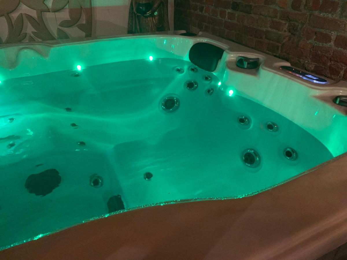 Nice And Cosy Place With Jacuzzi And Sauna To Relax In The Centre Of Amberes Exterior foto